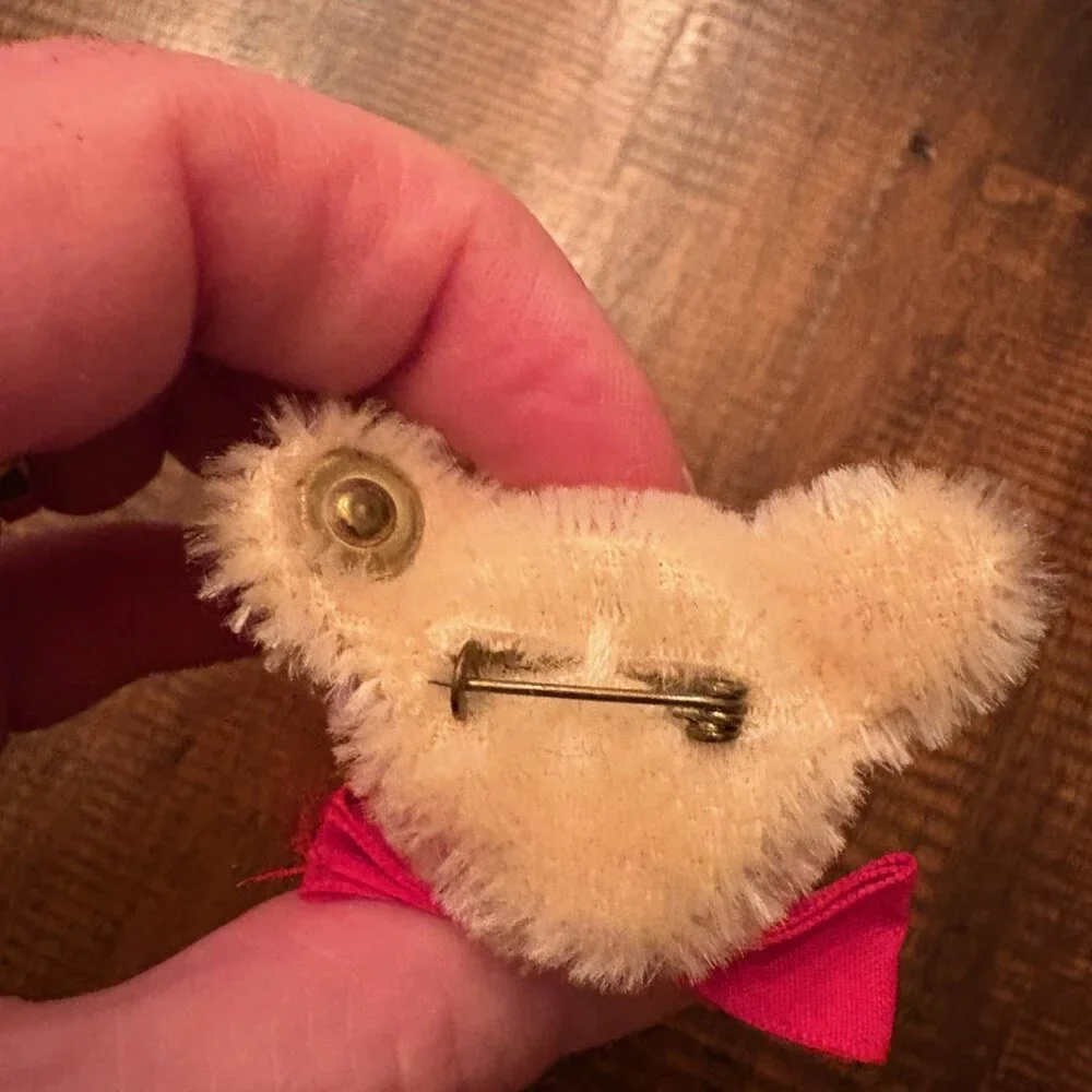 Vintage Steiff Bear Pin -- like new!